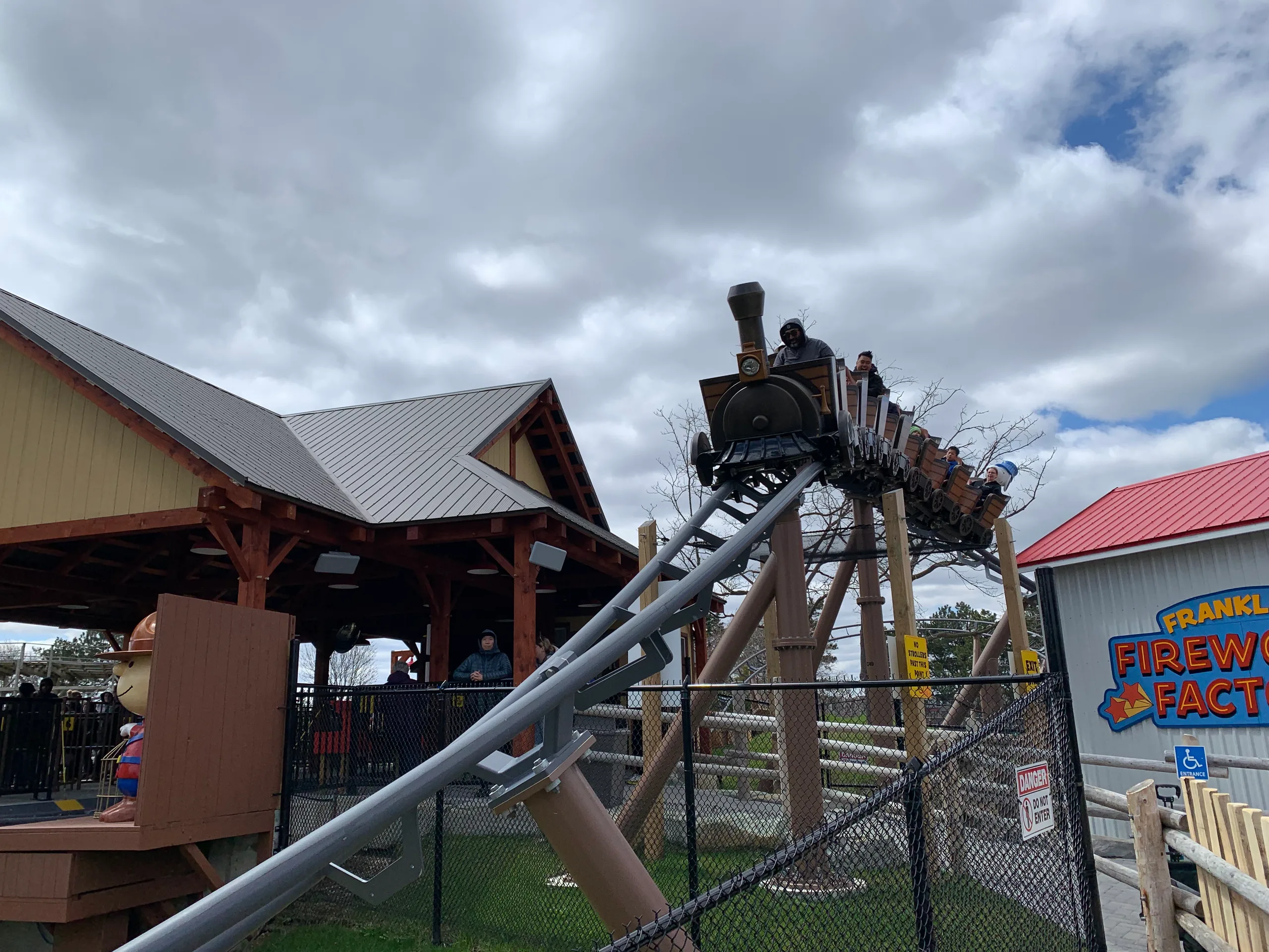 Snoopy's Racing Railway