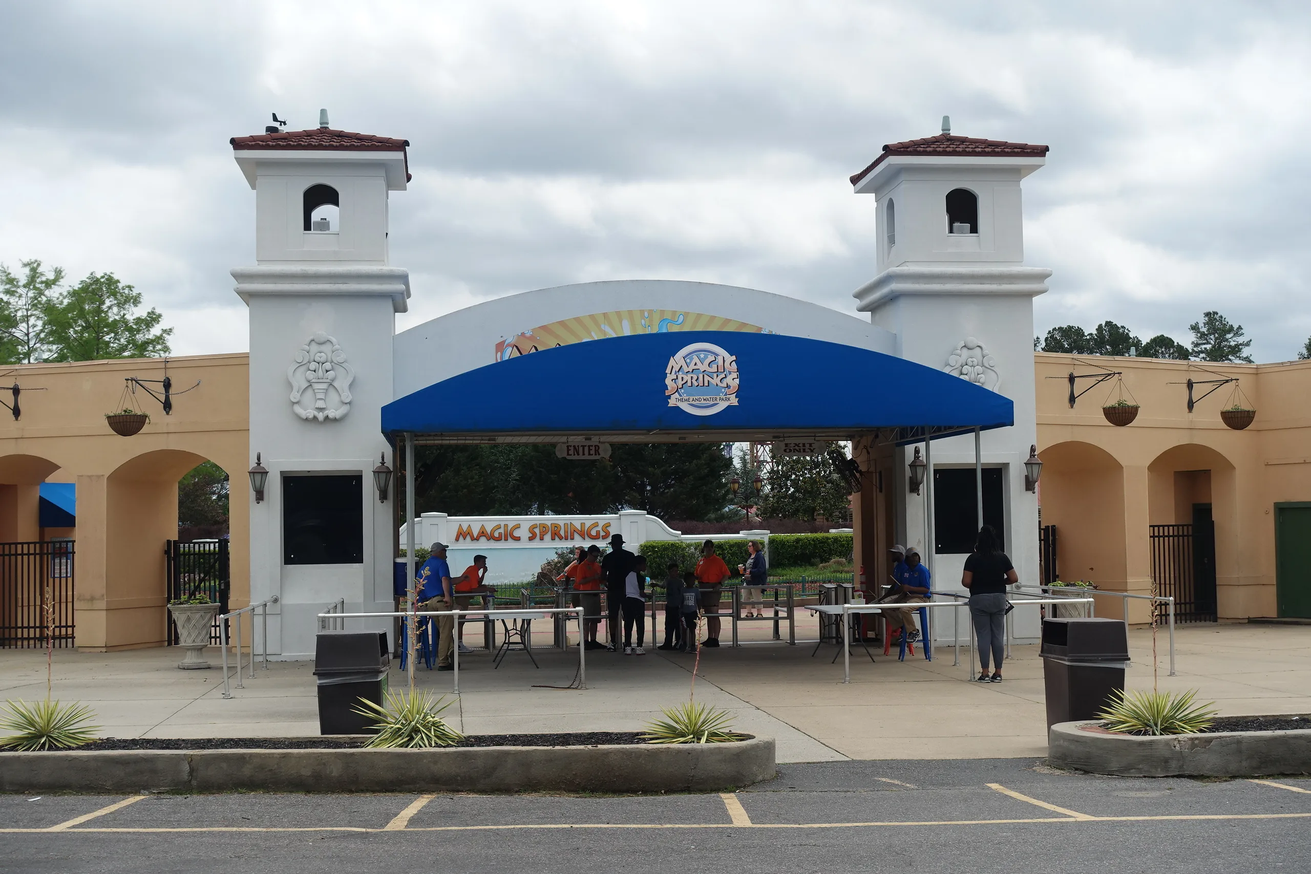 Magic Springs Theme and Water Park